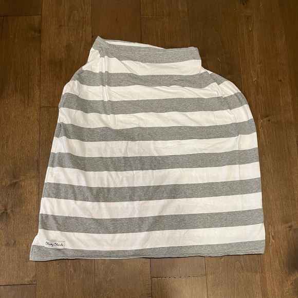 Cheeky Cherubz Nursing Coverup - Picture 1 of 5